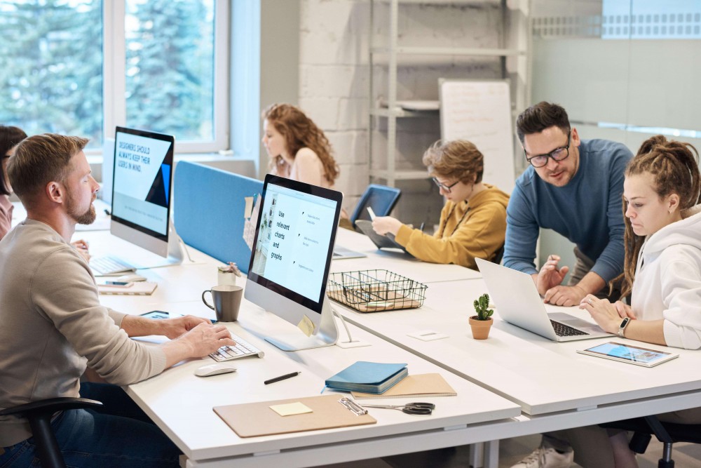 people-working-in-front-of-the-computer-3184357-min